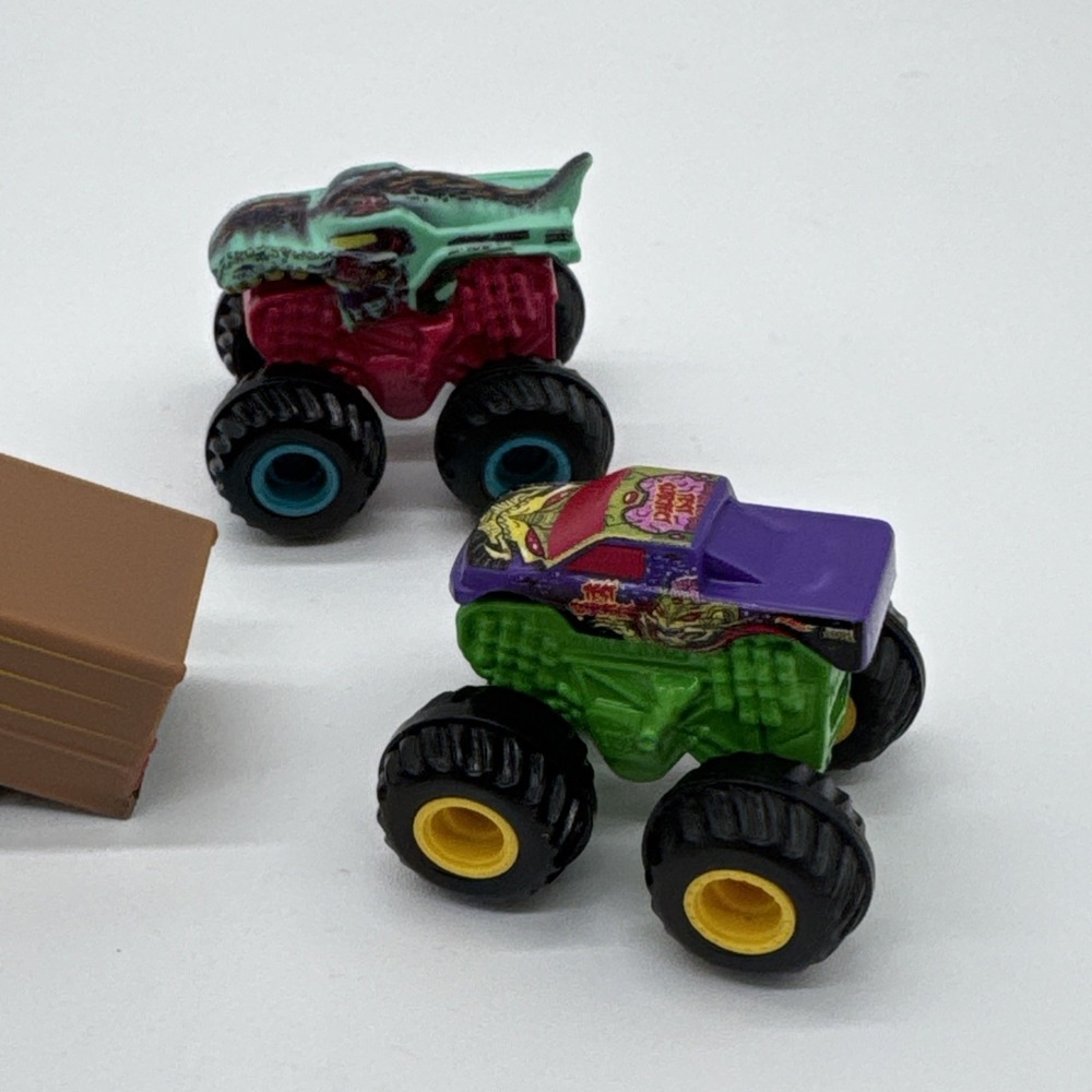 Micro Machines Lot Plus Extras - Picture 6 of 13